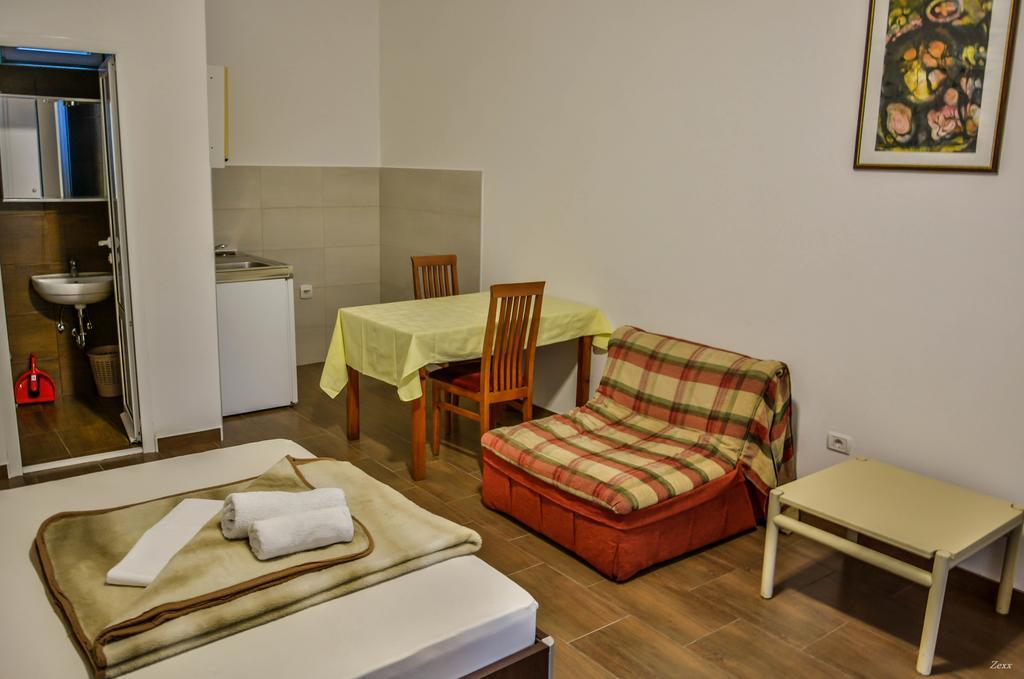 Apartments Drobni Pijesak Petrovac ภายนอก รูปภาพ