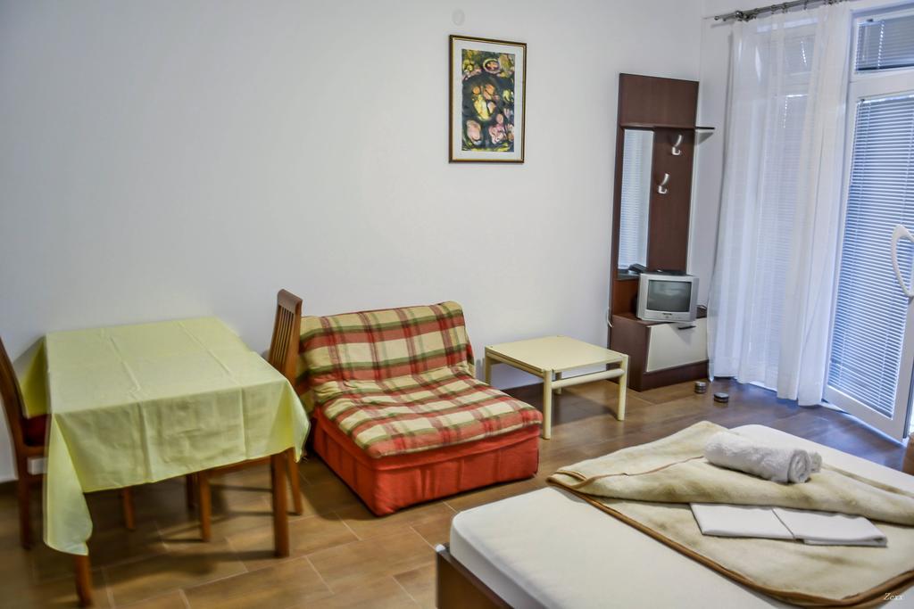Apartments Drobni Pijesak Petrovac ภายนอก รูปภาพ