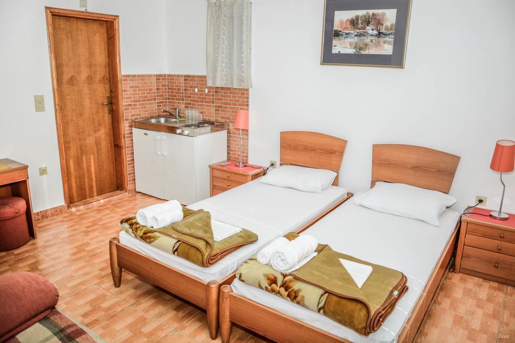 Apartments Drobni Pijesak Petrovac ภายนอก รูปภาพ