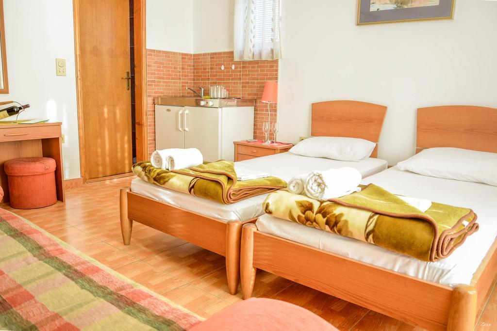 Apartments Drobni Pijesak Petrovac ภายนอก รูปภาพ