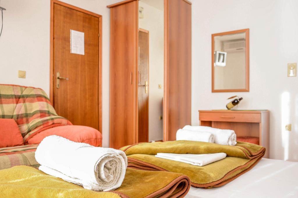 Apartments Drobni Pijesak Petrovac ภายนอก รูปภาพ