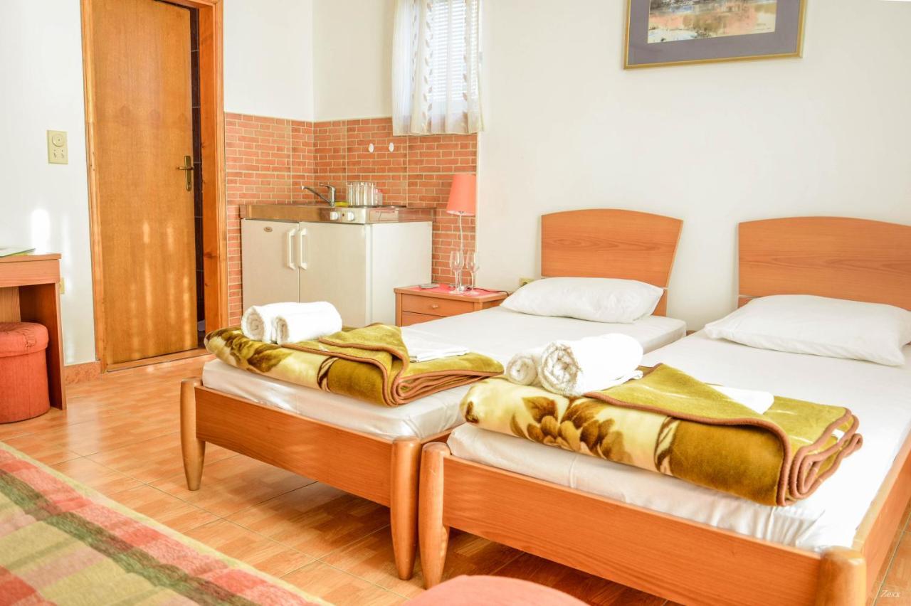 Apartments Drobni Pijesak Petrovac ภายนอก รูปภาพ